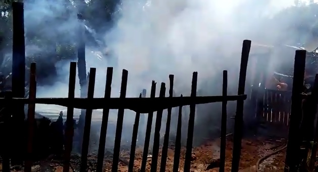 Video: voraz incendio en una vivienda de San Onofre - Misiones Cuatro
