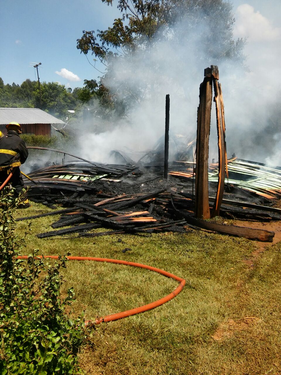 Se incendió una vivienda en el B° San Cayetano en San Vicente - Misiones Cuatro