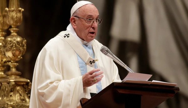 El Papa insta a dejar atrás consumismo y charlas vacías en 2018