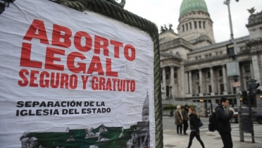 Resultado de imagen para DÃ³lar y aborto: Macri en su laberinto