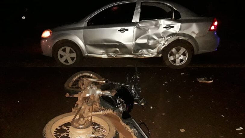 Automóvil chocó a una motocicleta en la Ruta Costera 2