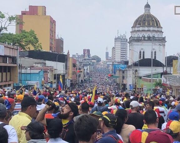 Guaidó encabezó otra protesta en Caracas contra Maduro