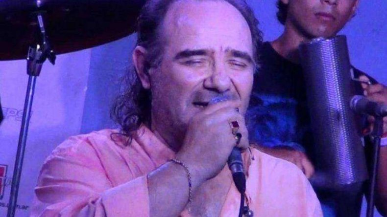 Murió el cantante de “Los del Fuego” tras sufrir una falla cardíaca en pleno show