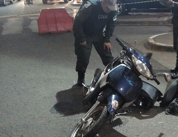 Gendarme reduce motociclista con cocaína al evadir el control aduanero