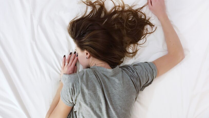 Cómo es la técnica para dormir en dos minutos