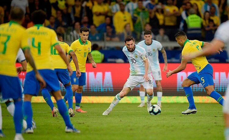 La AFA se quejaría a la Conmebol por el arbitraje de Argentina-Brasil