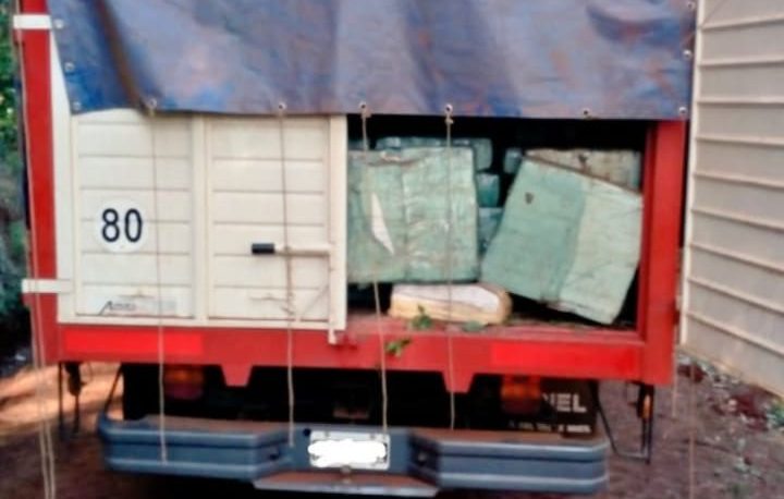 Interceptan camión cargado con tres toneladas de droga