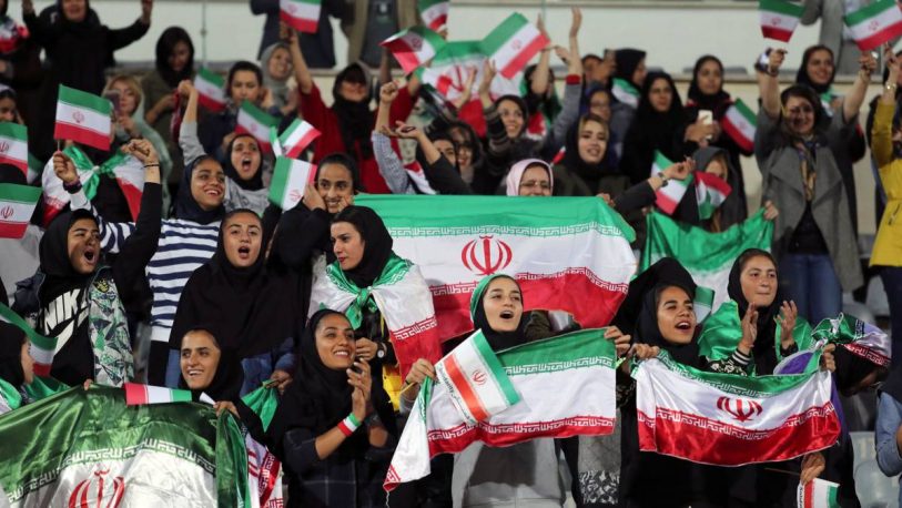 La FIFA presiona para que las mujeres puedan entrar a los estadios en Irán