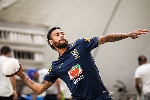Neymar asiste y anota en su vuelta al seleccionado de Brasil