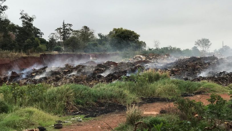 Denuncian que se sigue quemando residuos en basural municipal