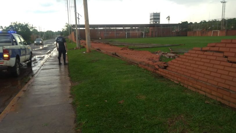Iguazú: La tormenta derrumbó el muro de una escuela