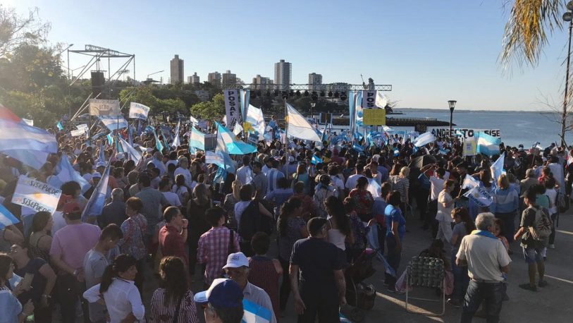 Marcha del #Sisepuede: masiva concentración en la costanera