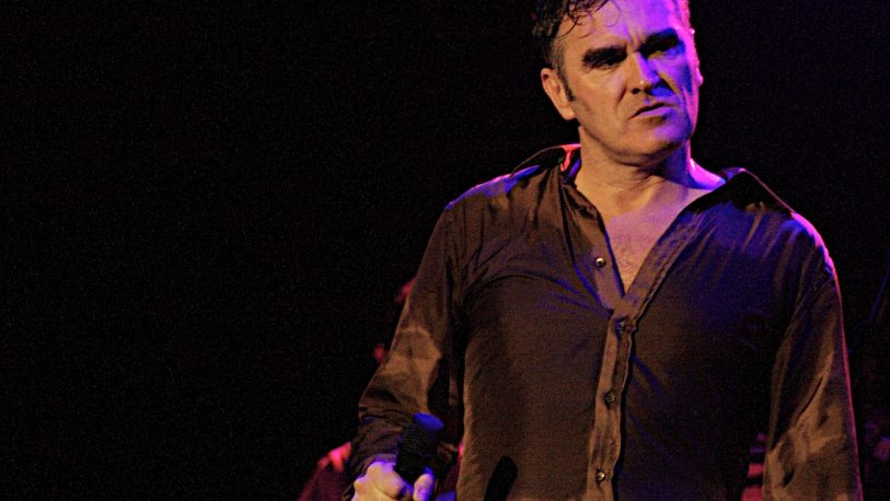 Morrissey vende en sus conciertos discos de otros artistas firmados por él