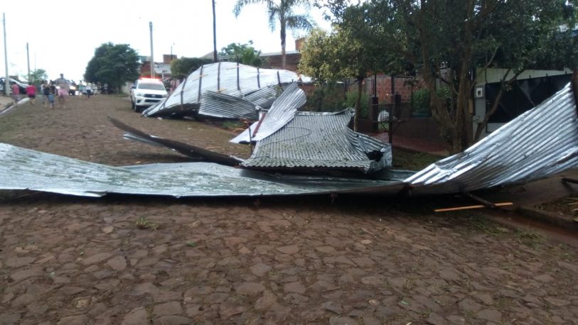 Fuertes vientos provocaron voladuras de techos en San Vicente