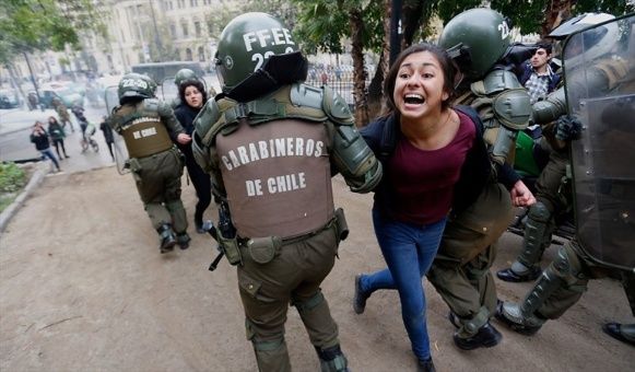 Toque de queda en Chile: denuncian a carabineros por abusos sexuales