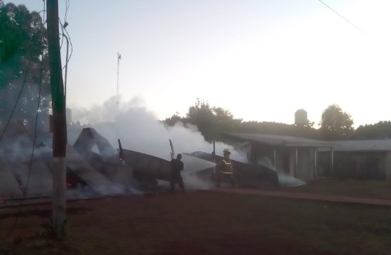 Se quemó una escuela en San Pedro