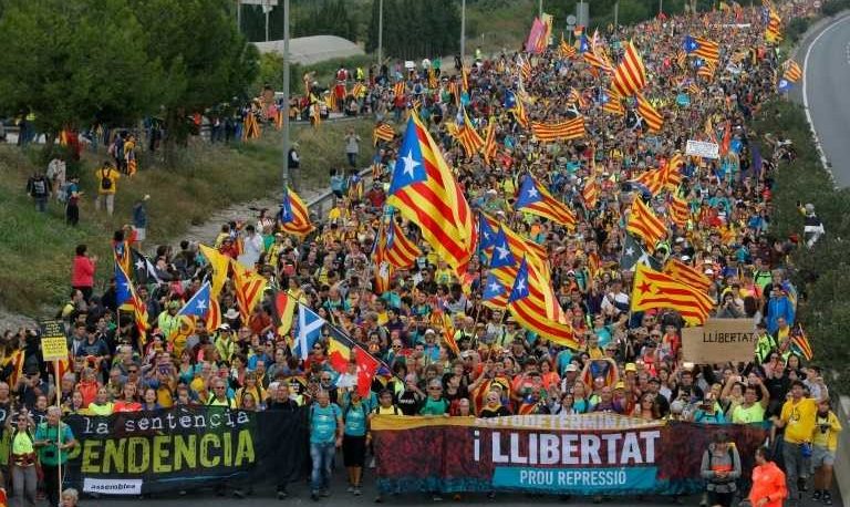 Tregua en Cataluña a la espera de nuevas protestas de jóvenes independentistas
