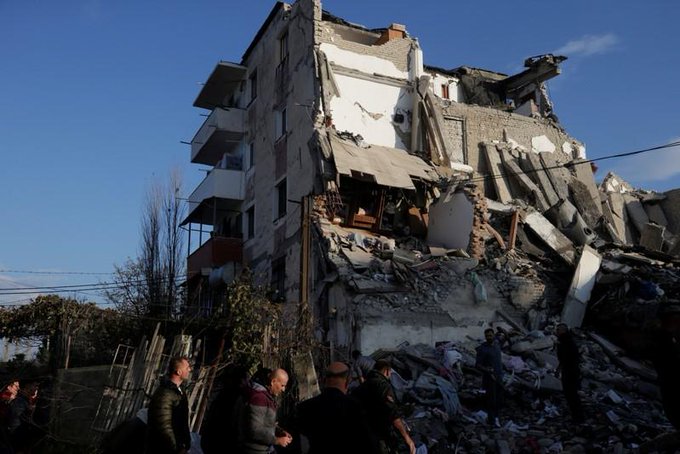 Asciende a 40 el número de muertos por el terremoto en Albania
