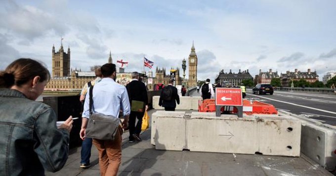 Dos muertos en un ataque con cuchillo en el Puente de Londres