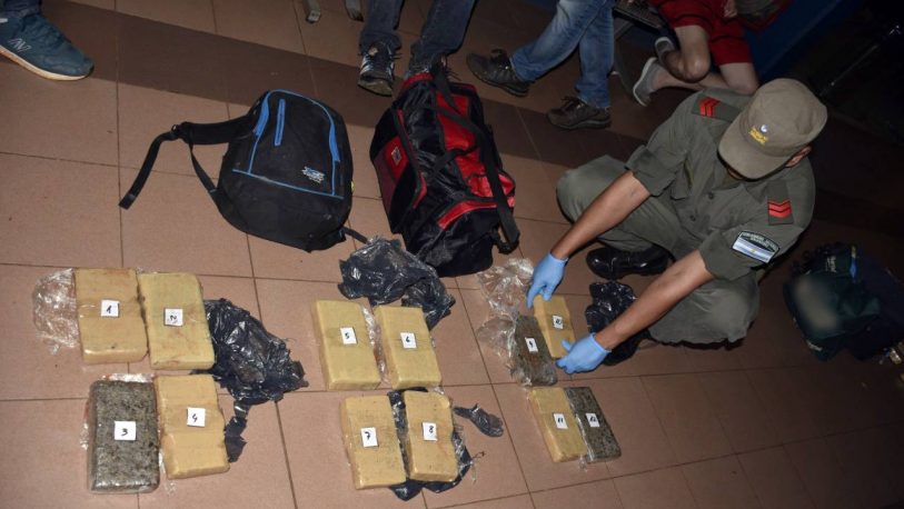 Cuatro pasajeros detenidos con más de 24 kilos de marihuana