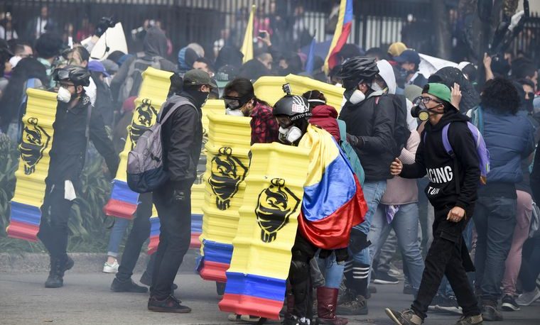 Colombia: Duque convocó a diálogo tras nueva jornada de protestas y violencia