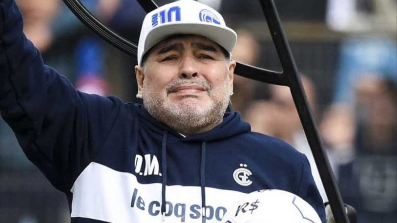 Maradona arregló su continuidad con Gimnasia y Esgrima La Plata