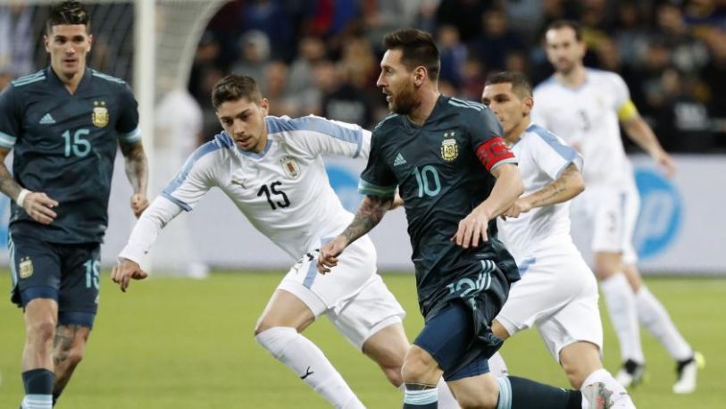 Argentina empató sobre el final con Uruguay 