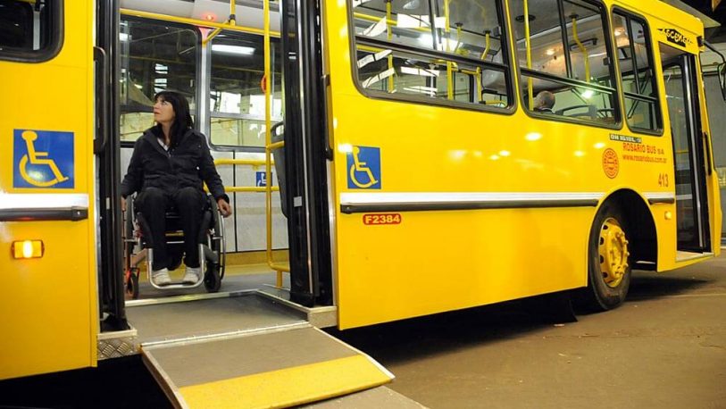 Personas con discapacidad motriz piden colectivos con plataforma baja