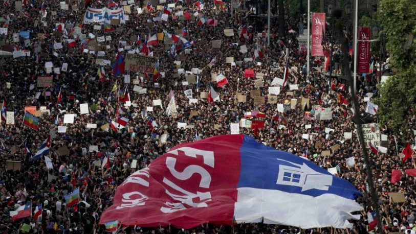 Chilenos van a las urnas para votar si se cambia o no la Constitución