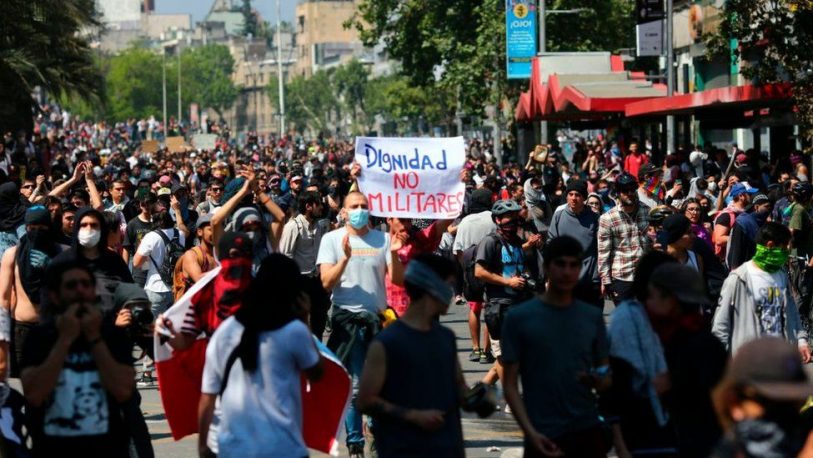 Chile: El gobierno habla de “guerra”  y amenaza con represión