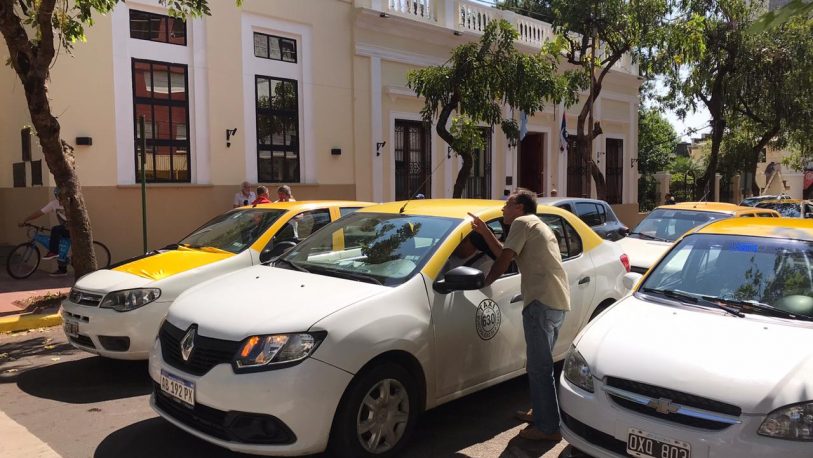 En medio de presiones, se discute el aumento de taxis en Posadas