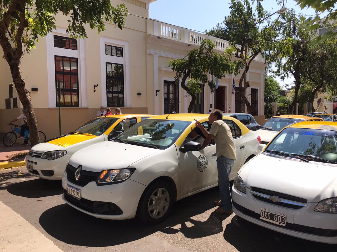 En medio de presiones, se discute el aumento de taxis en Posadas - Misiones Cuatro