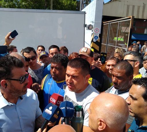 Riquelme denuncia irregularidades en la elección y exige la presencia de Macri