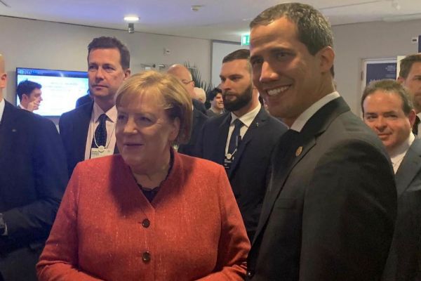 Juan Guaidó suma respaldo de Angela Merkel y Macron