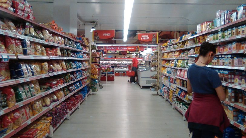 Aumentaron las ventas de supermercados y cayeron las de shoppings