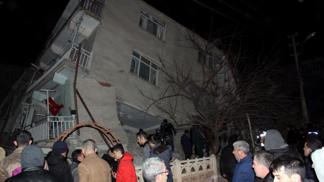 Terremoto en Turquía dejó al menos 21 muertos y más de 1.000 heridos
