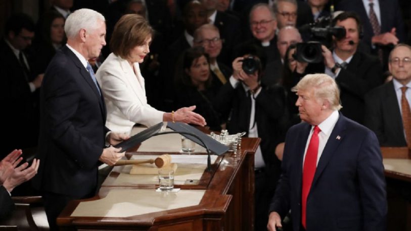 Donald Trump no saludó a su rival Nancy Pelosi y ella le devolvió el gesto