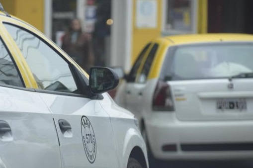Taxistas en contra de la oficialización de Uber