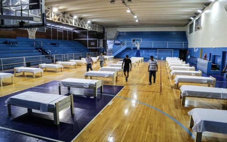 Covid-19: montan centro de salud en el polideportivo municipal de Eldorado
