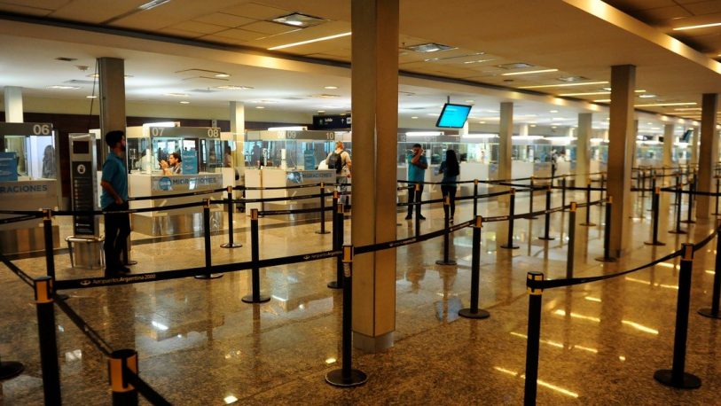 Evalúan cerrar el Aeropuerto de Ezeiza para vuelos internacionales
