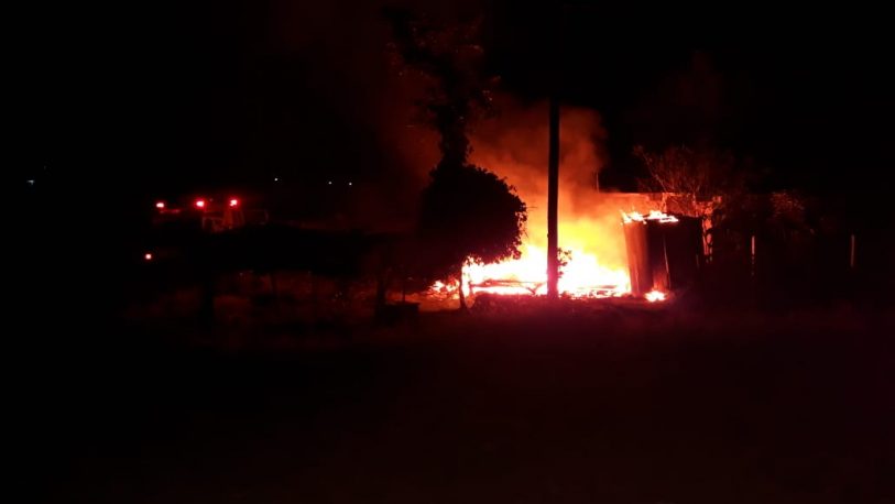 Sofocaron el incendio de una vivienda en San Vicente