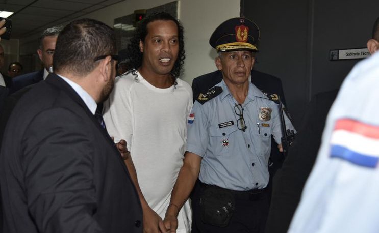 Prisión preventiva para Ronaldinho en Paraguay