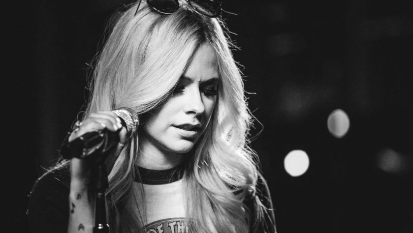 Avril Lavigne lanzó “We Are Warriors” para recaudar fondos