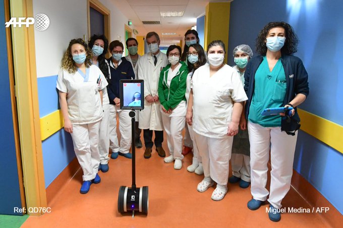 Robots que ayudan contra el coronavirus