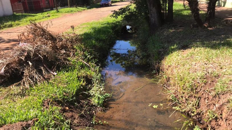 Aguas estancadas en la Chacra 84: piden obras de entubamiento