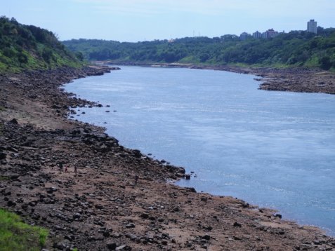 Un desaparecido tras naufragar una canoa en el Río Paraná