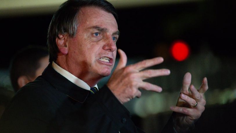 Bolsonaro pide que eliminen restricciones en los Estados, pese al colapso sanitario