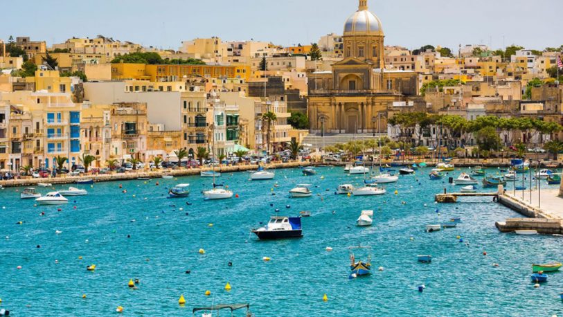 Malta considera que no es racista cerrar los puertos a inmigrantes