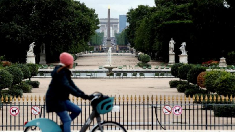 París amplía el uso de tapabocas y Francia pondría más restricciones de viaje