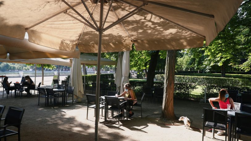 Tras dos meses y medio, Madrid reabrió las terrazas de bares y restaurantes